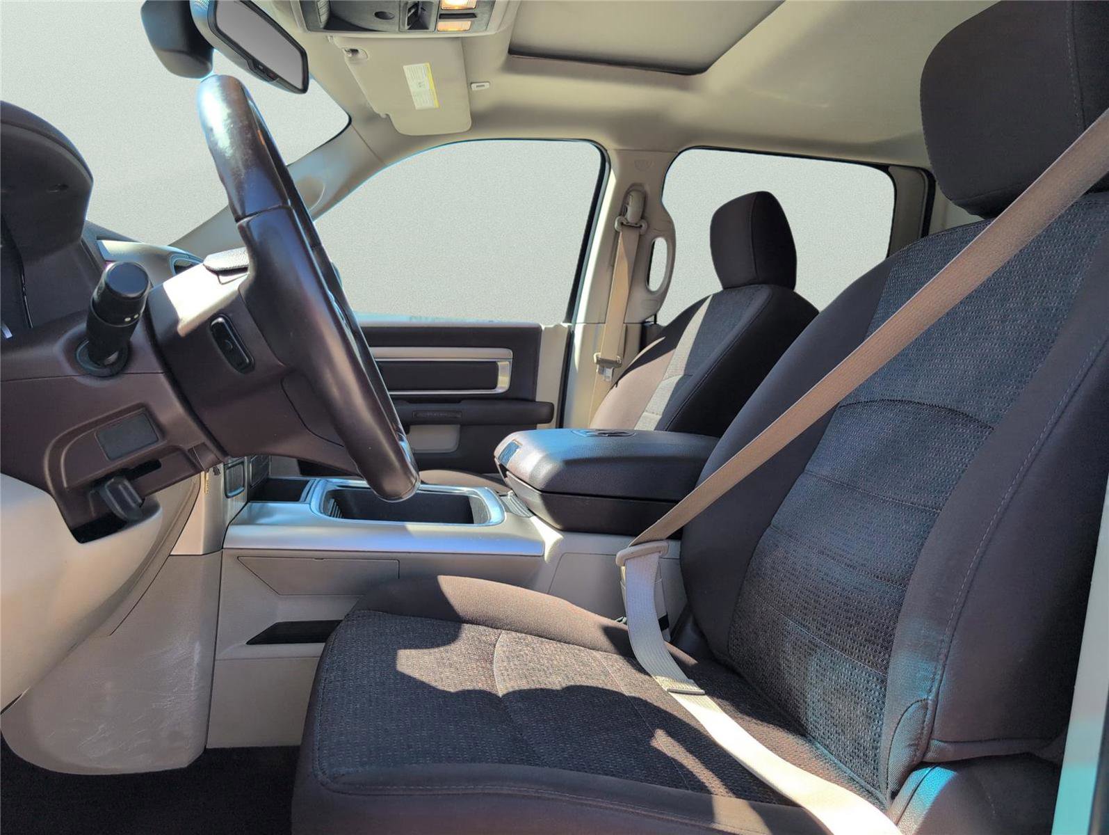 Used 2018 RAM 1500 SLT image 11