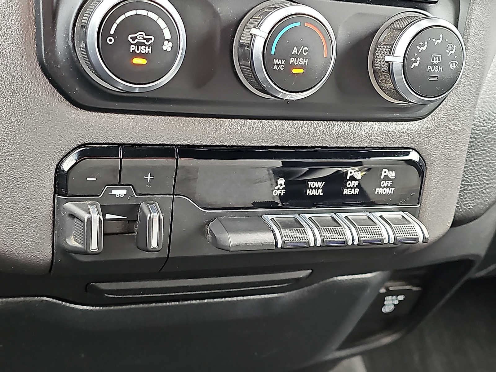 Used 2022 RAM 1500 Big Horn AWD/4WD image 22