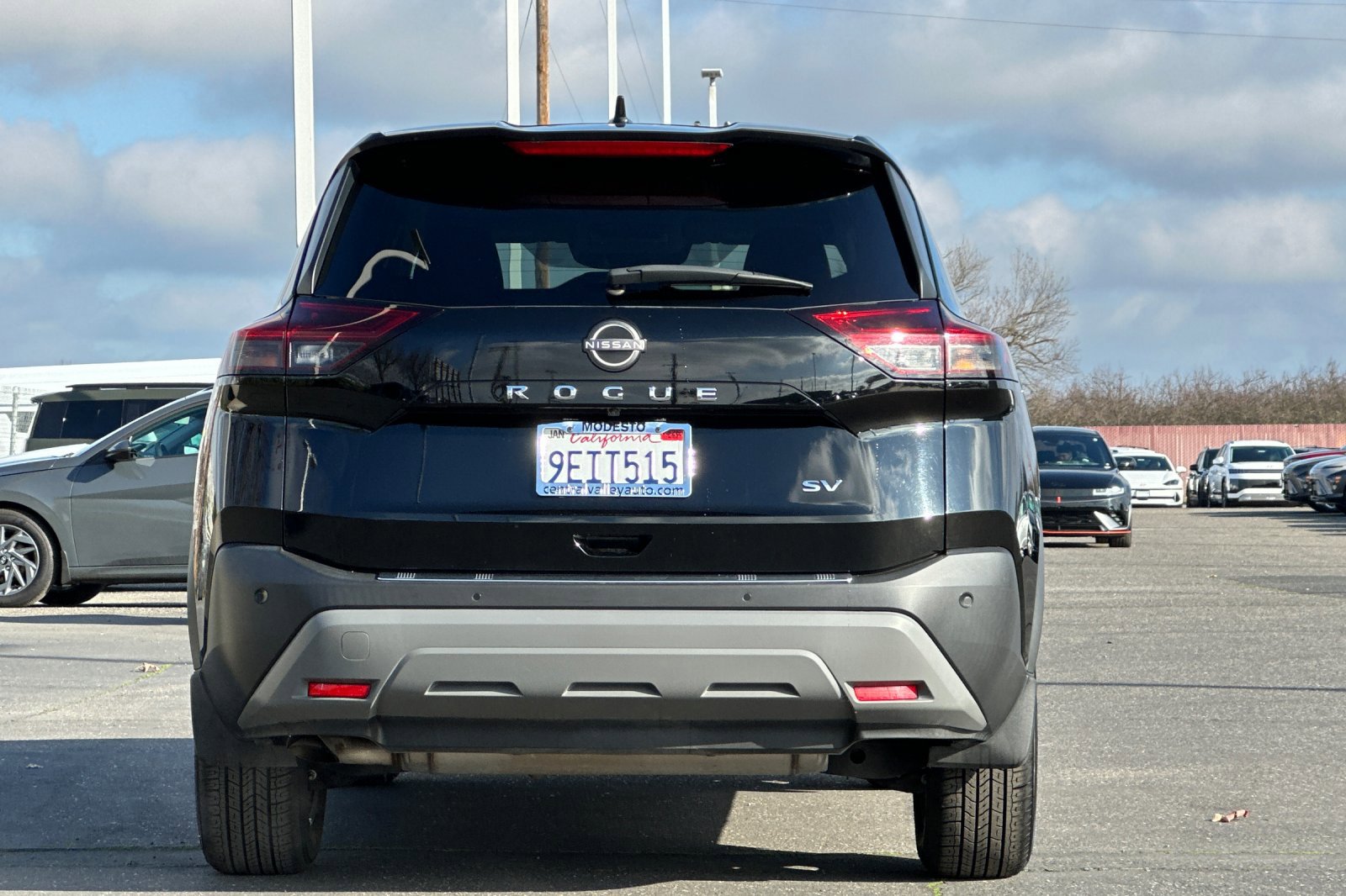Used 2023 Nissan Rogue SV image 5