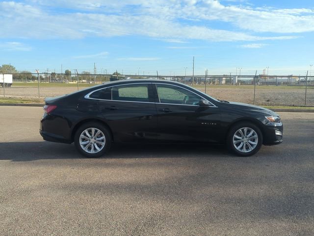 Used 2022 Chevrolet Malibu LT image 2