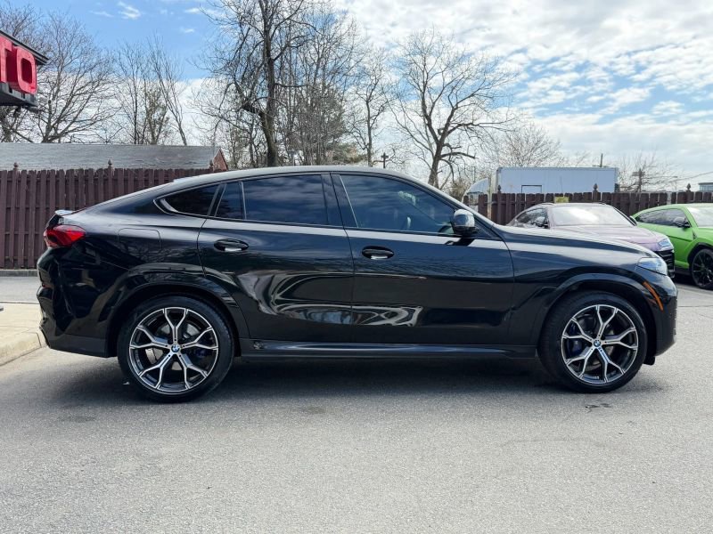 Used 2024 BMW X6 xDrive40i w/ Premium Package image 4