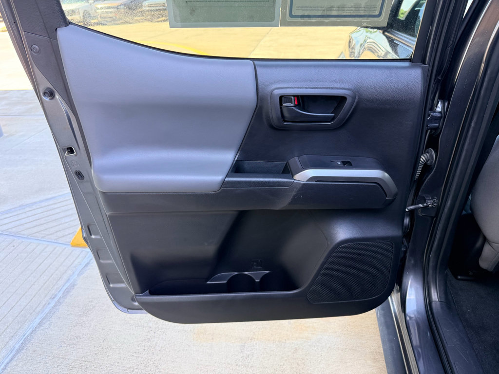 Used 2022 Toyota Tacoma SR5 RWD image 21
