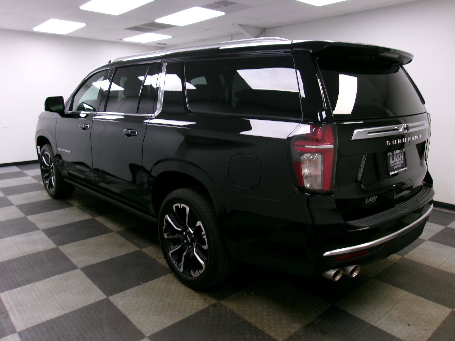 Used 2023 Chevrolet Suburban High Country AWD/4WD image 2