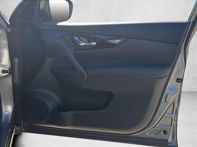 Used 2022 Nissan Rogue Sport SV image 15