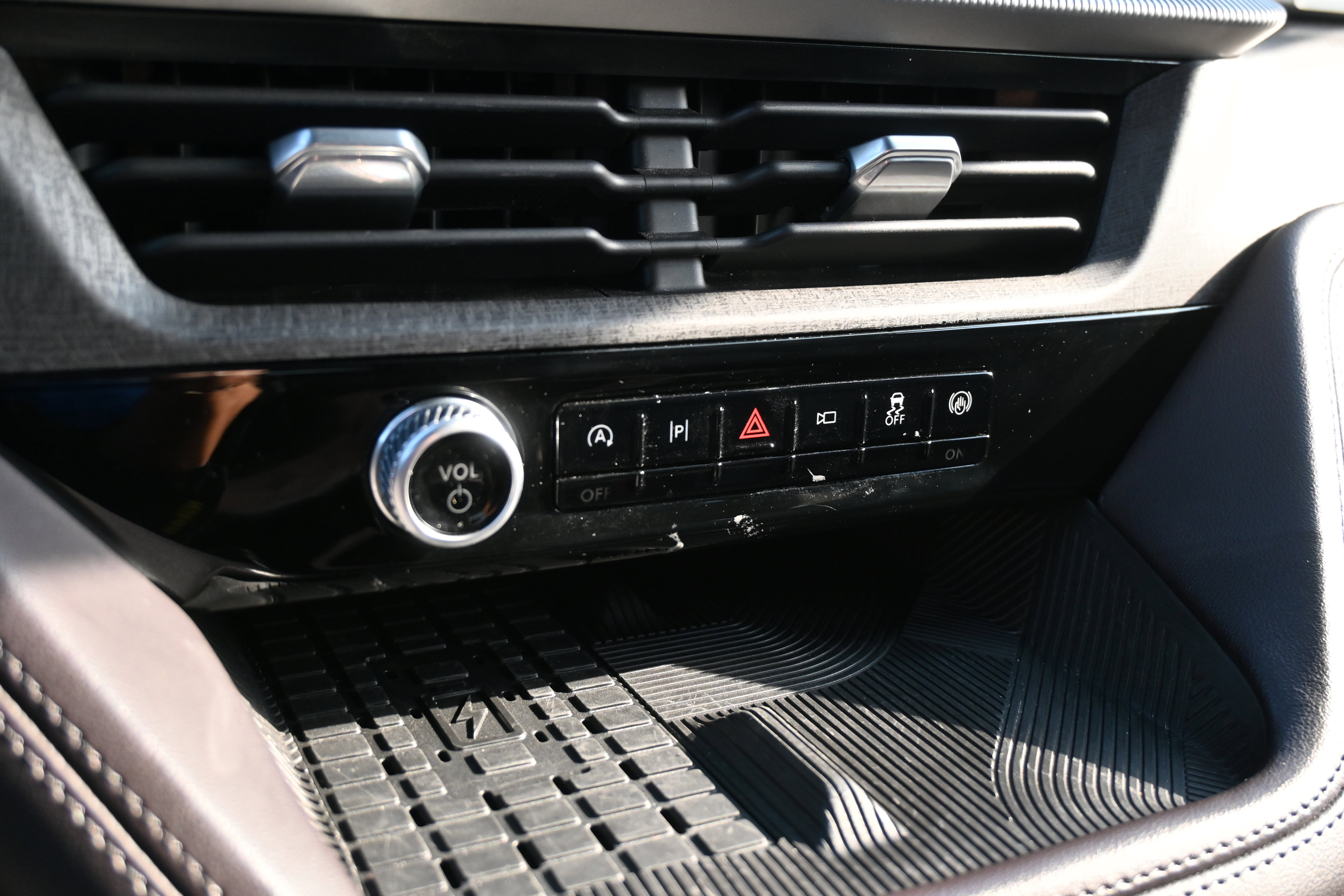 Used 2025 Ford Explorer Platinum w/ LUX Leather Package image 26