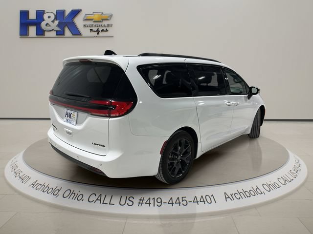 Used 2025 Chrysler Pacifica Limited FWD image 6