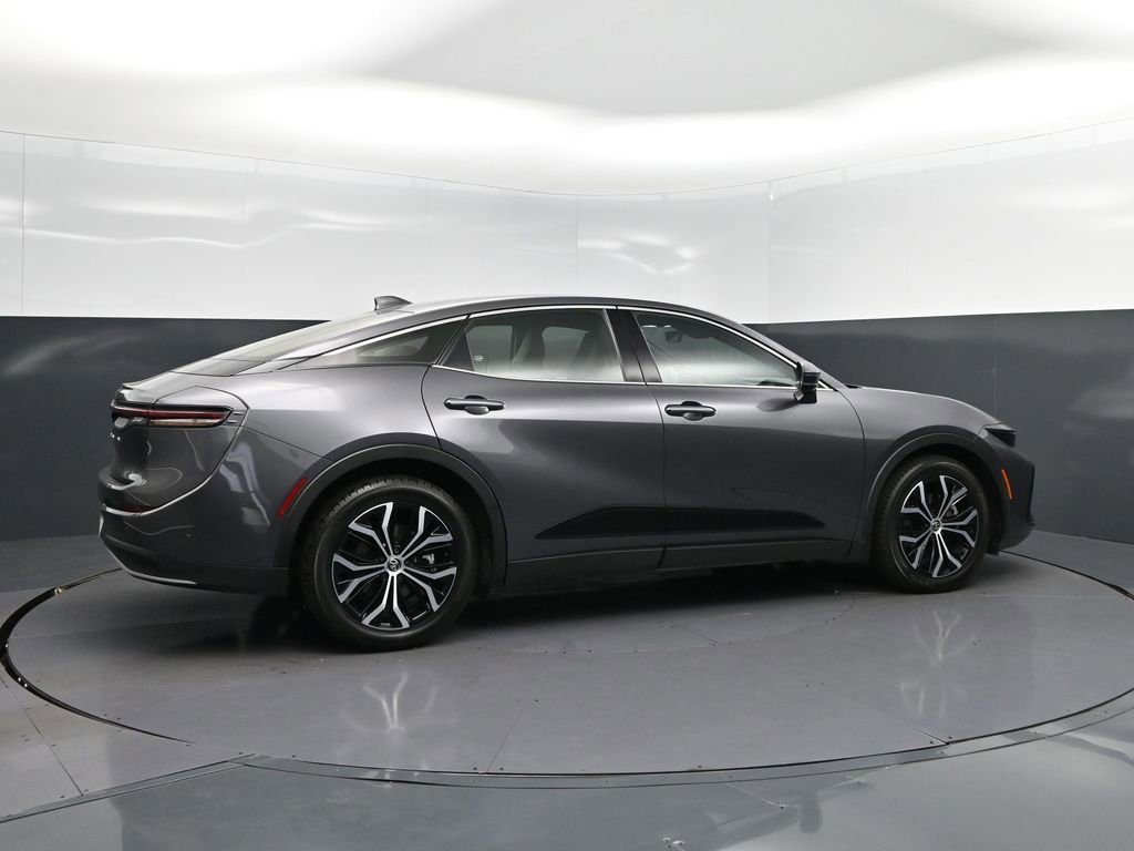 Used 2023 Toyota Crown XLE AWD/4WD image 8