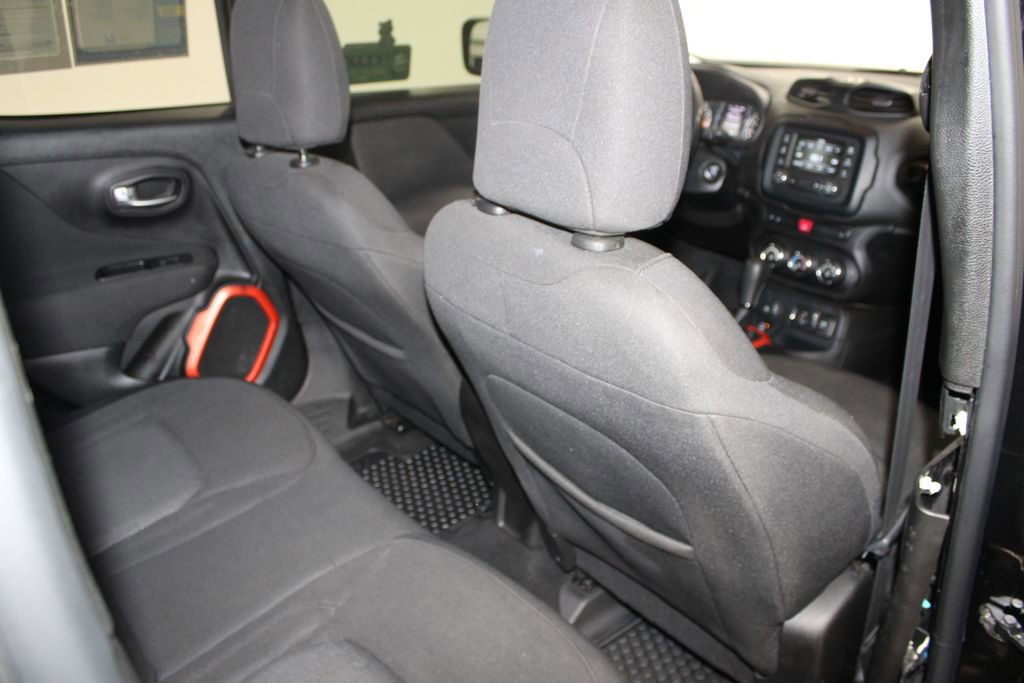 Used 2017 Jeep Renegade Latitude w/ Cold Weather Group image 26