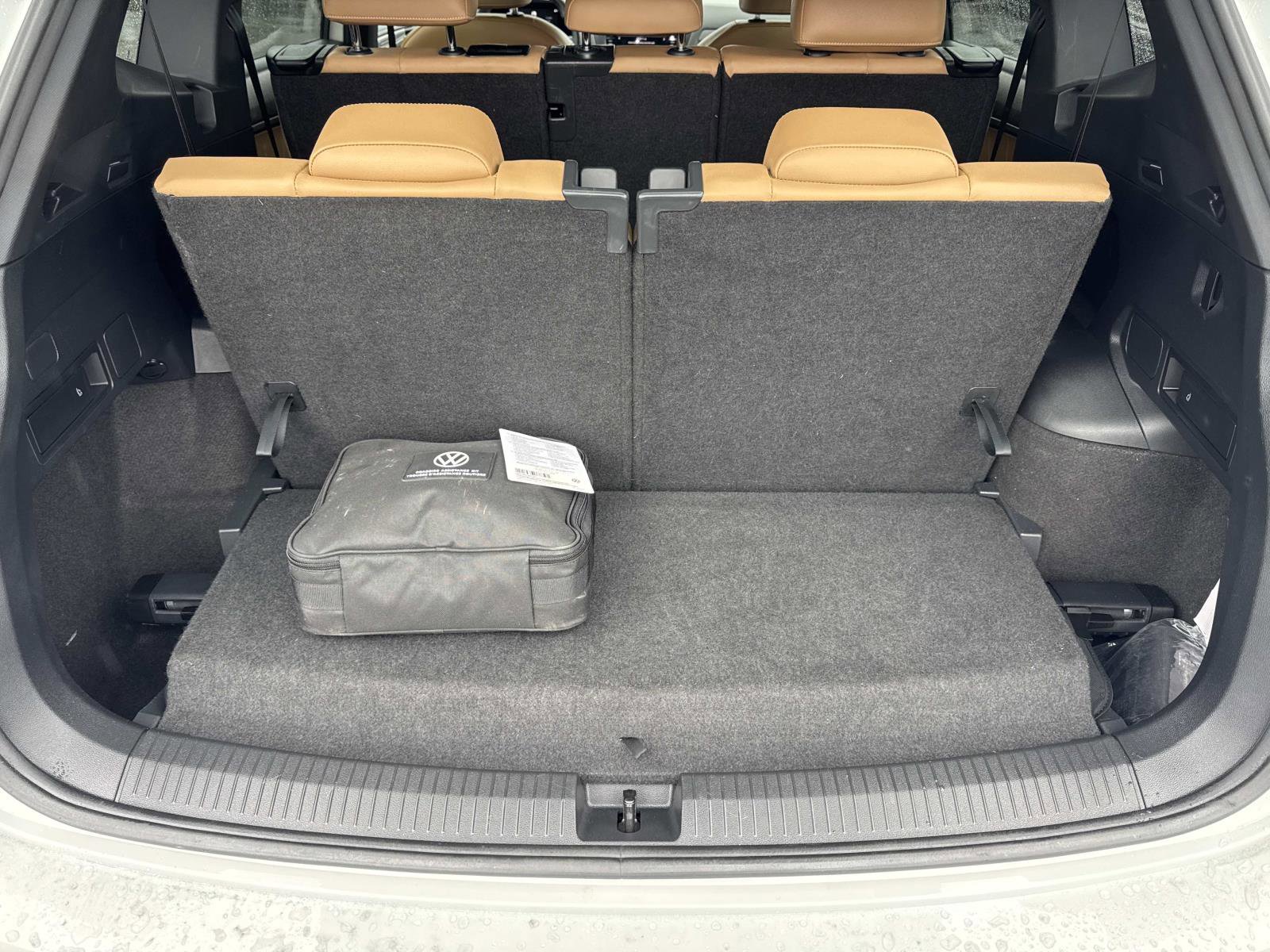 Certified 2022 Volkswagen Tiguan SE R-Line image 27