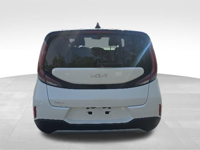 Used 2024 Kia Soul LX w/ Option Group 015 FWD image 6
