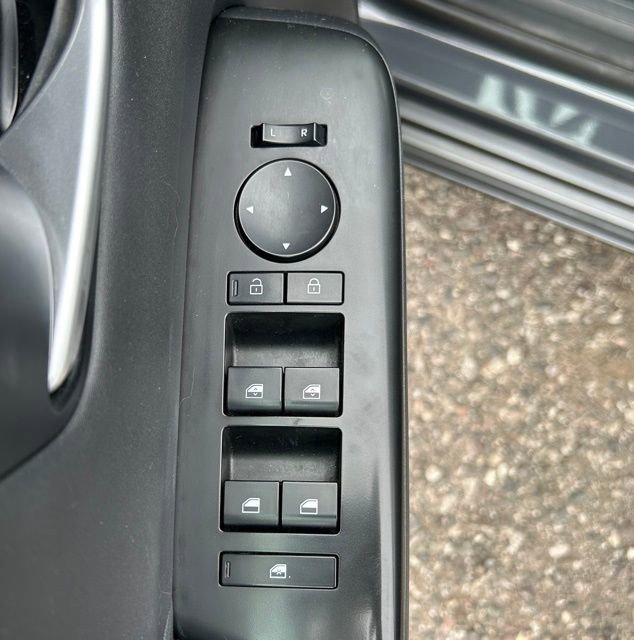 Used 2024 Hyundai Kona Limited AWD/4WD image 17