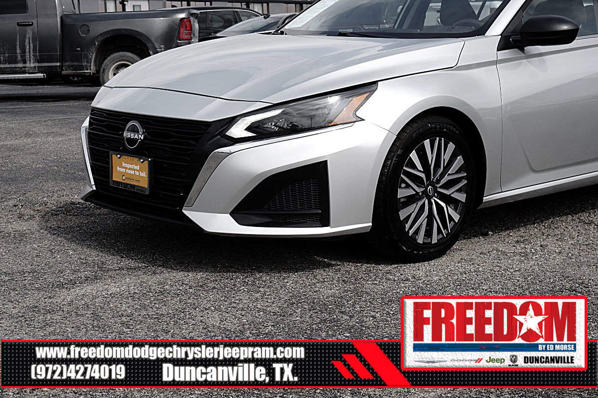 Used 2024 Nissan Altima 2.5 SV FWD image 40