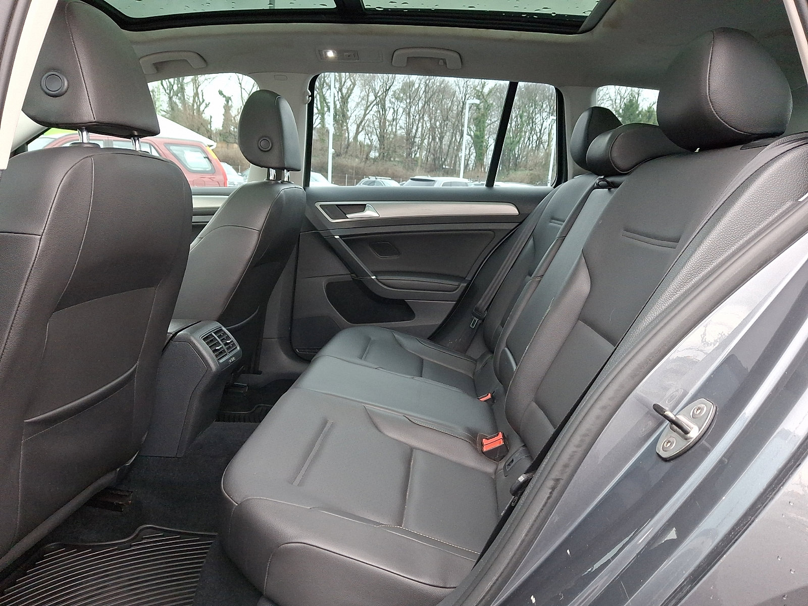 Used 2015 Volkswagen Golf TDI SE image 10