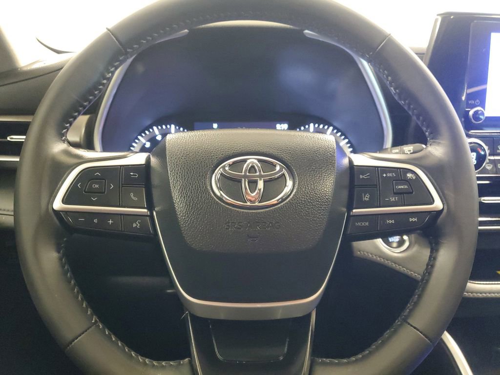Used 2023 Toyota Highlander XLE image 22