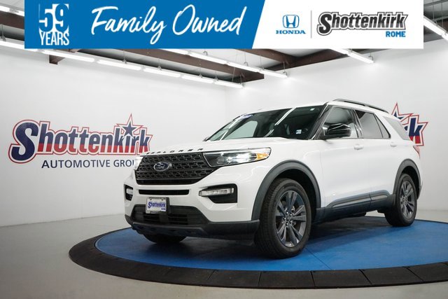Used 2022 Ford Explorer XLT w/ Equipment Group 202A image 1