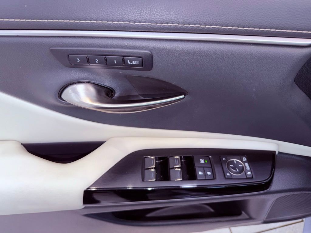 Certified 2024 Lexus ES 350 w/ Premium Package image 18