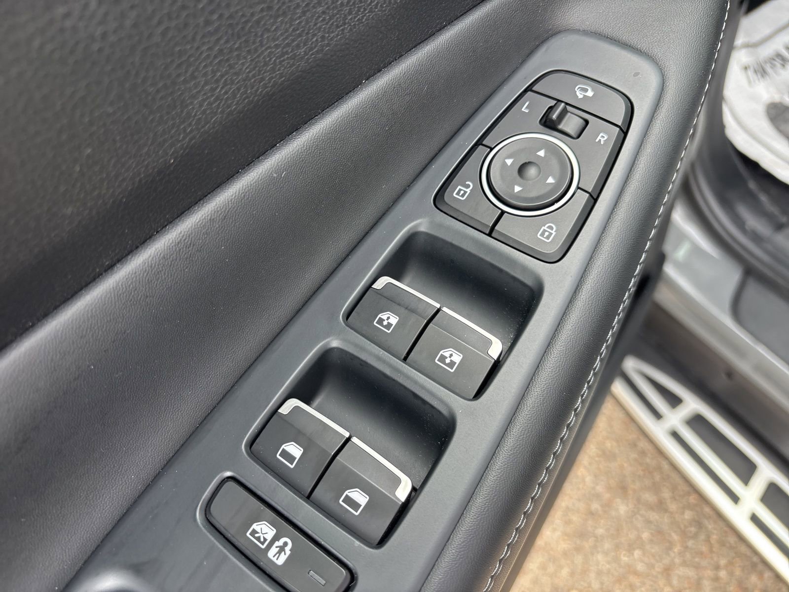 Used 2022 Hyundai Santa Fe Limited image 11