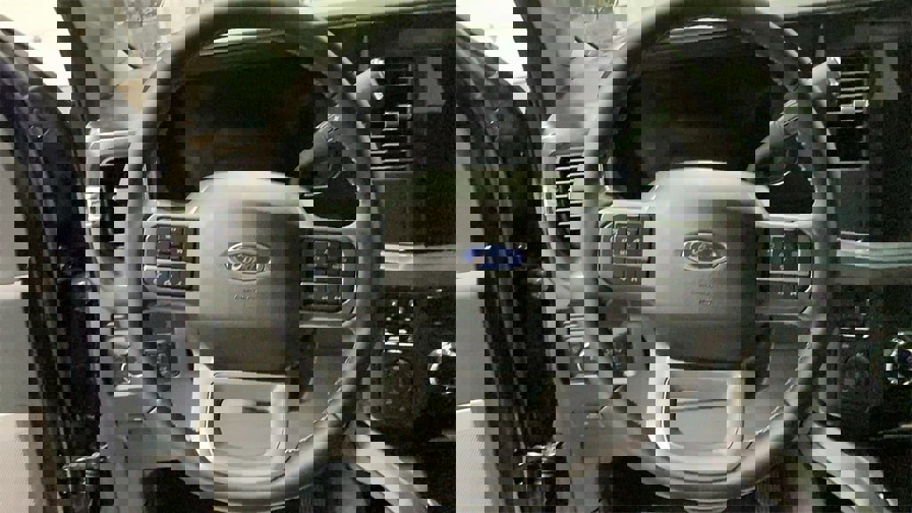 New 2025 Ford F350 Lariat w/ Black Appearance Package image 44