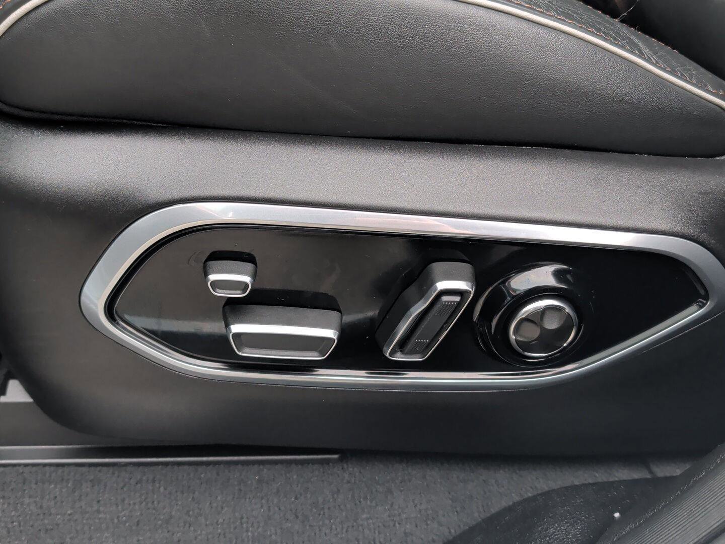 Used 2023 Jeep Grand Cherokee L Summit image 17