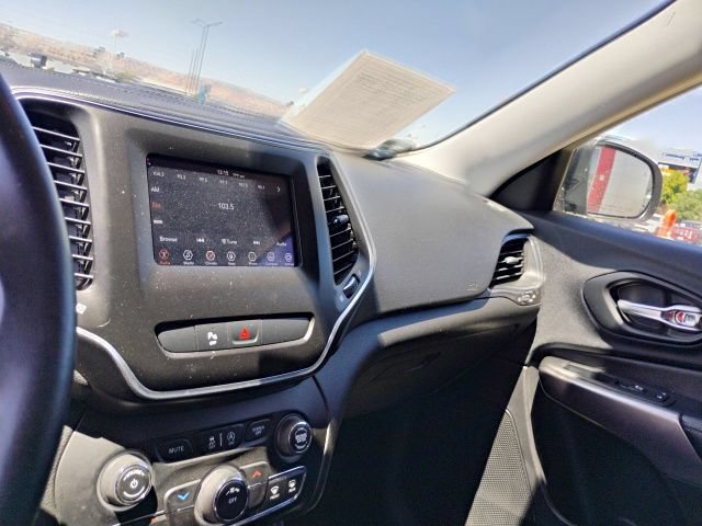 Used 2019 Jeep Cherokee Latitude Plus AWD/4WD image 17