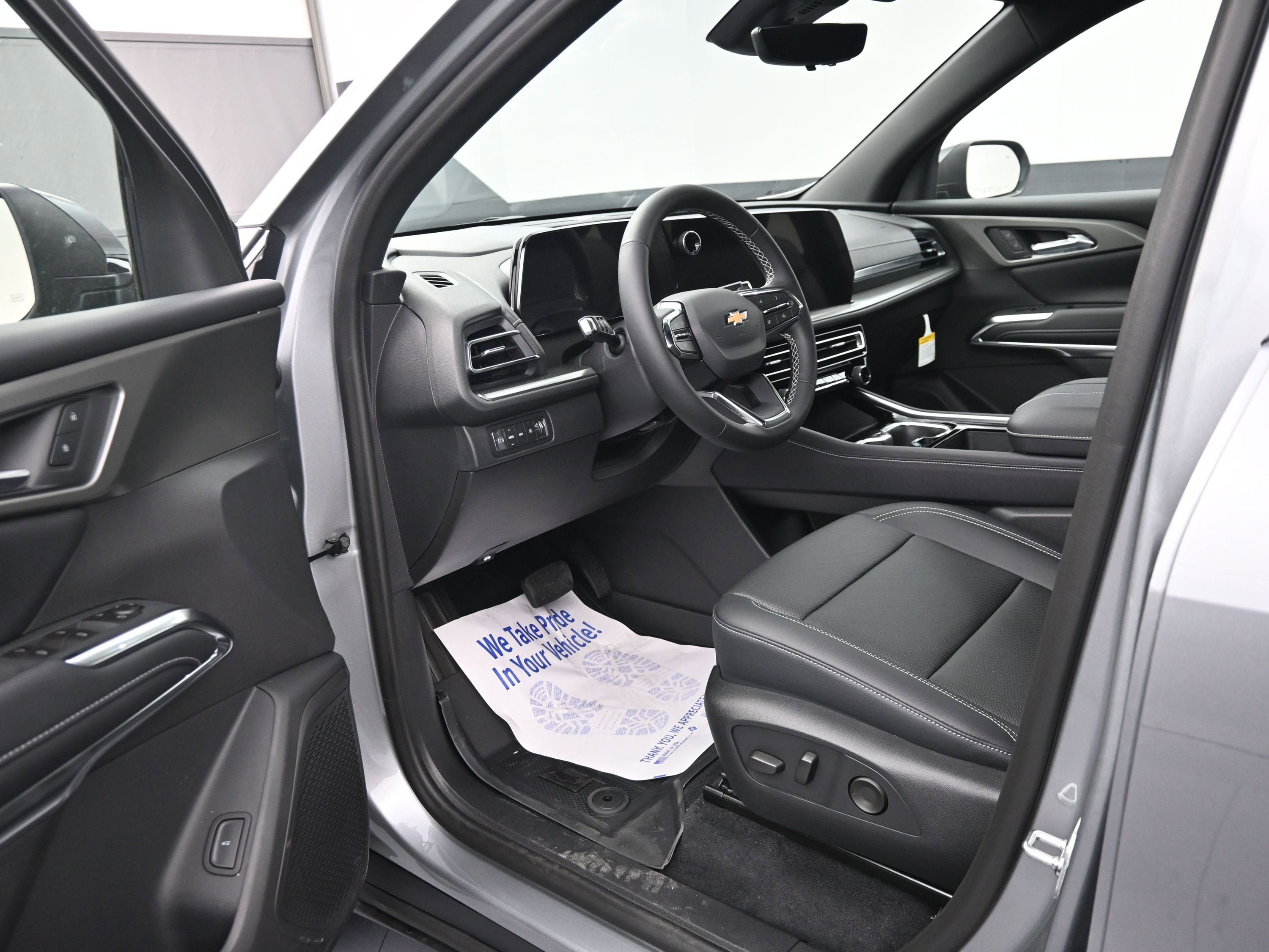 New 2026 Chevrolet Traverse LT w/ Driver Confidence Package AWD/4WD image 9