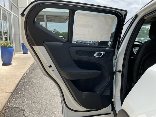 New 2026 Volvo XC40 B4 Core w/ Climate Package FWD image 19
