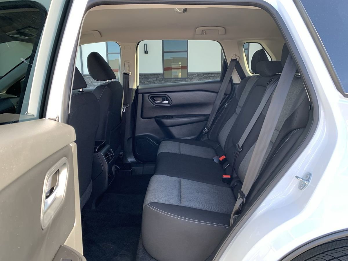 Used 2024 Nissan Rogue SV AWD/4WD image 25