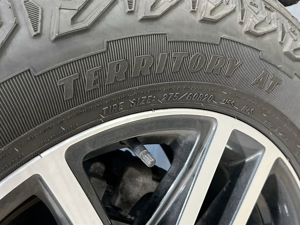 Used 2023 GMC Yukon XL AT4 image 40