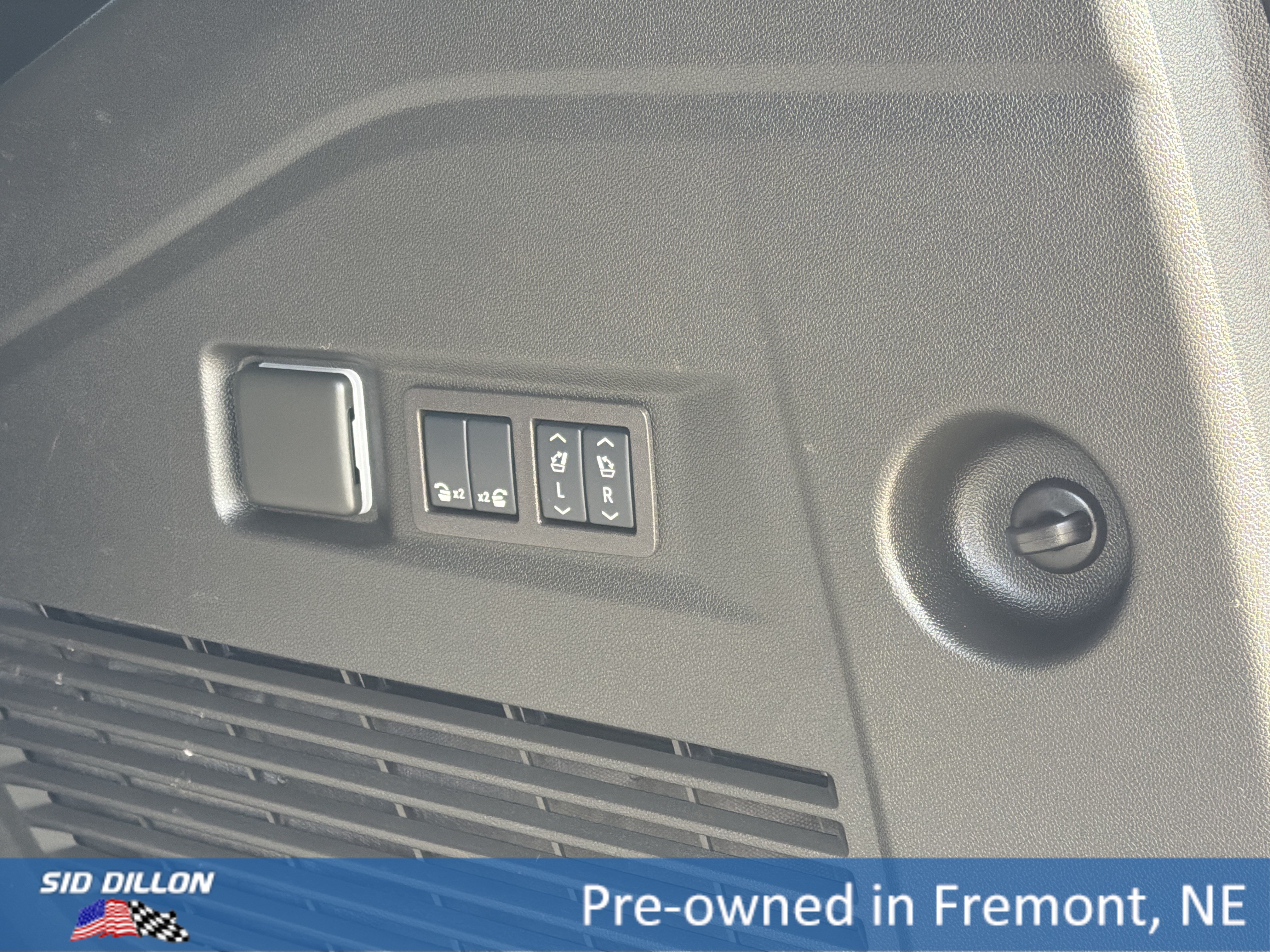 Used 2024 Chevrolet Tahoe High Country AWD/4WD image 5