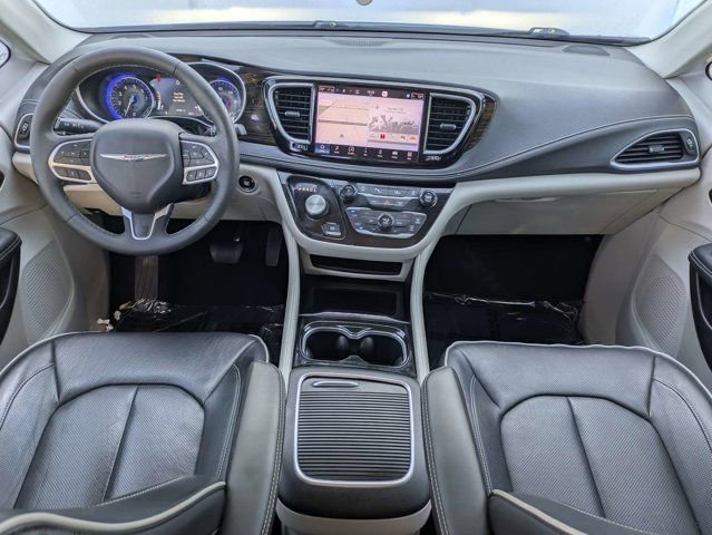 Used 2023 Chrysler Pacifica Limited FWD image 18