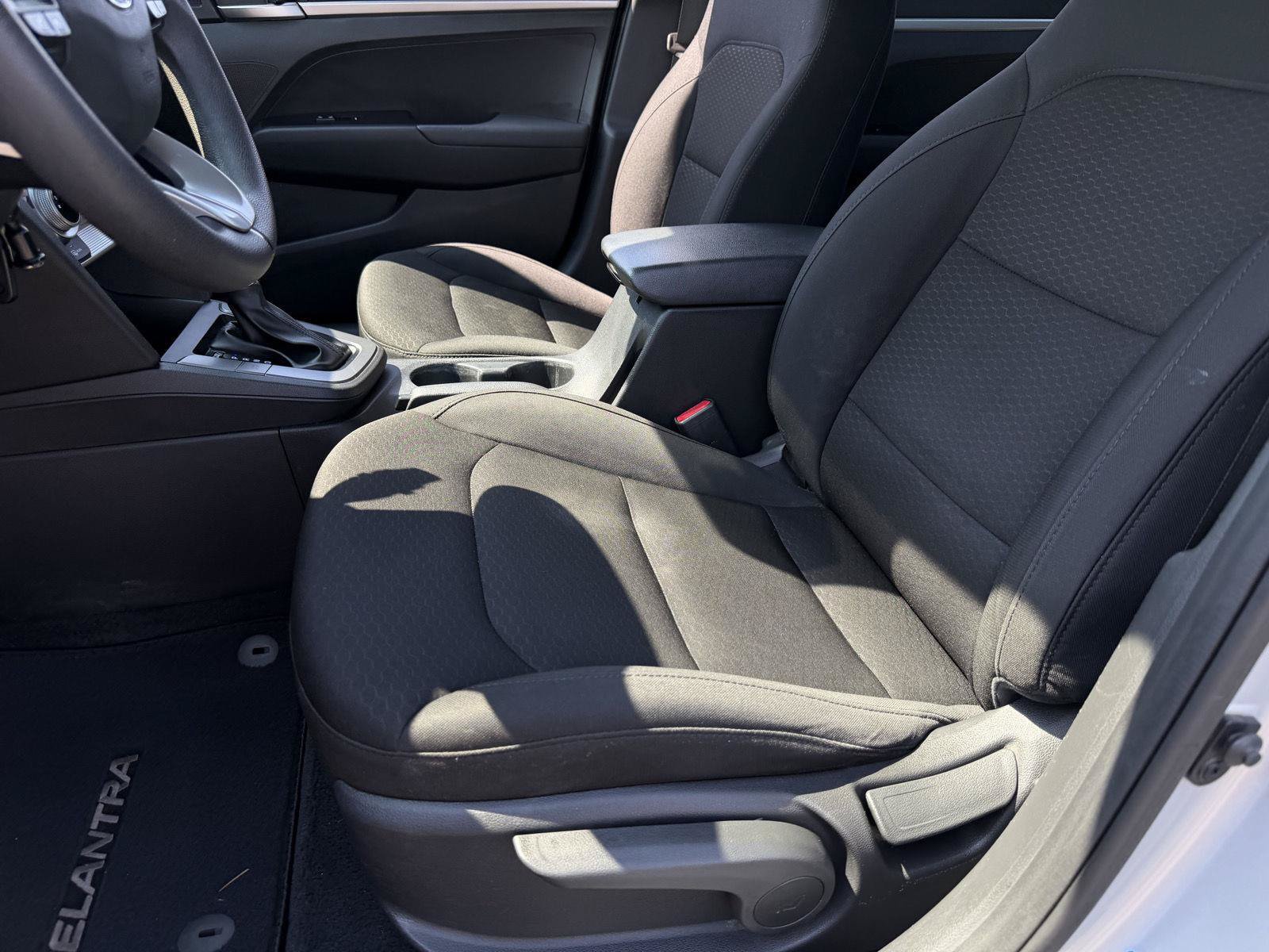 Used 2019 Hyundai Elantra SE w/ Cargo Package FWD image 9
