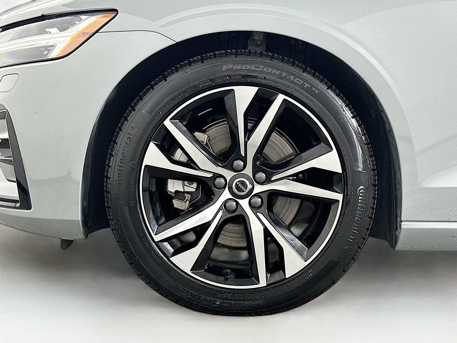 Used 2025 Volvo S60 B5 Core image 29