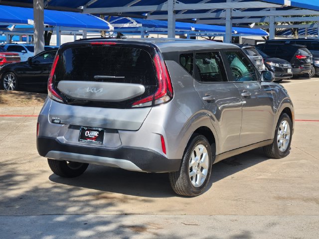 Used 2025 Kia Soul LX w/ LX Technology Package FWD image 14