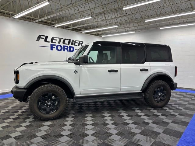 Certified 2025 Ford Bronco Outer Banks w/ Black Appearance Package image 3