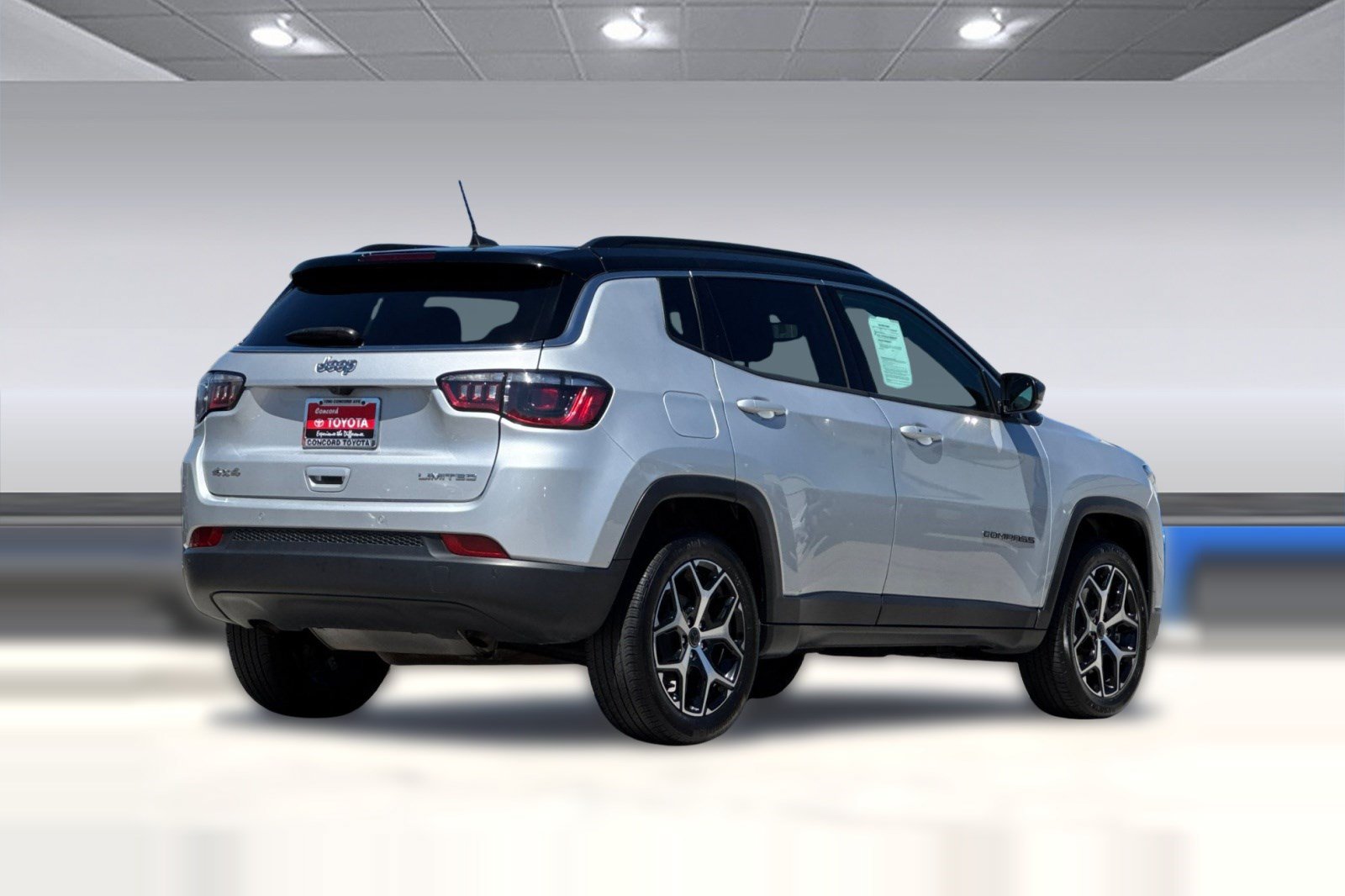 Used 2025 Jeep Compass Limited AWD/4WD image 9