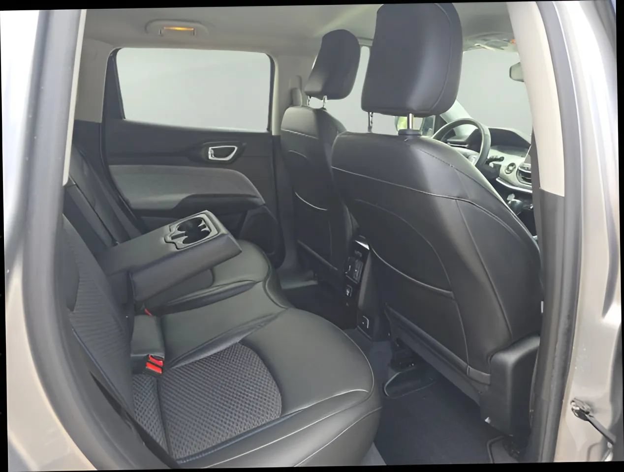 Used 2022 Jeep Compass Latitude AWD/4WD image 18
