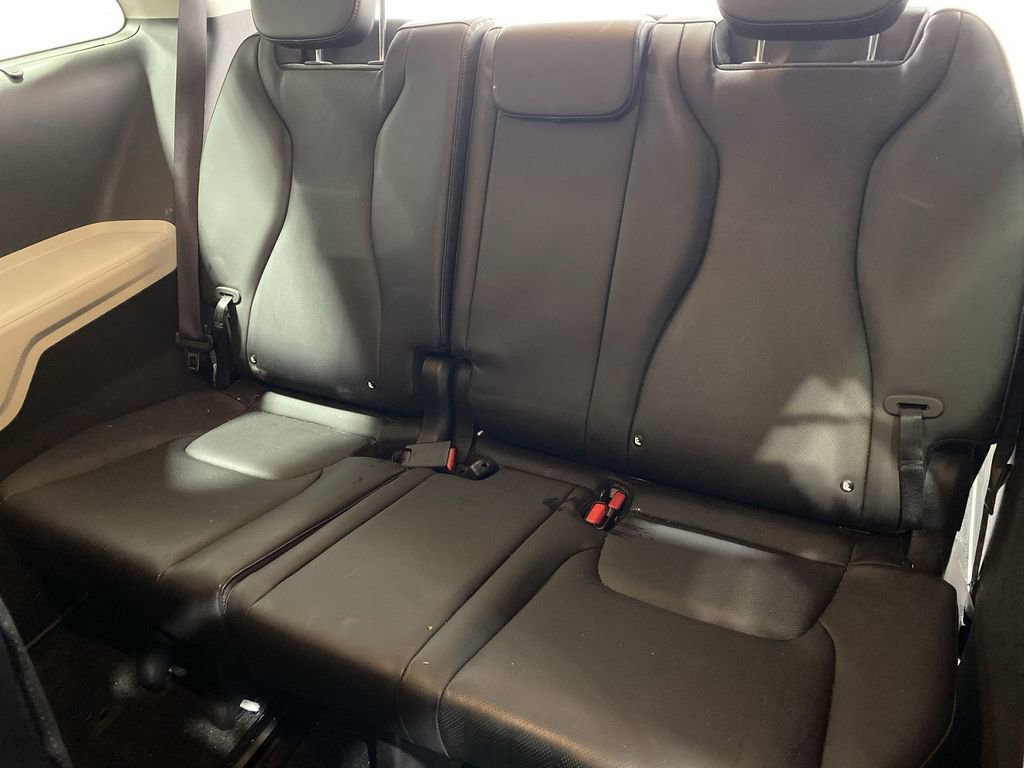 Used 2022 Kia Carnival EX image 26