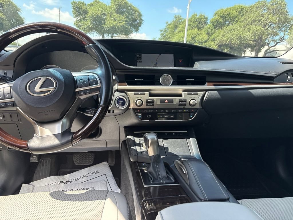 Used 2018 Lexus ES 300h w/ Luxury Package FWD image 18