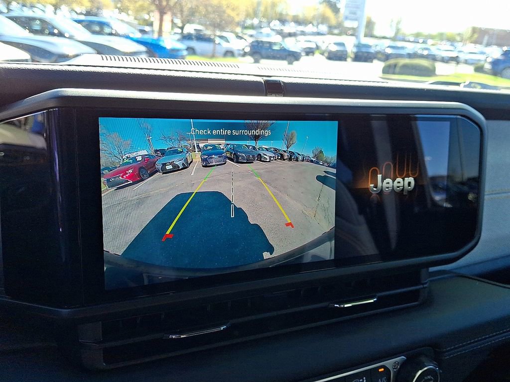 Used 2025 Jeep Wrangler Unlimited Sahara image 17