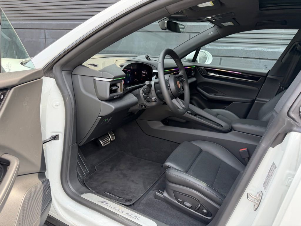 New 2025 Porsche Macan 4S Electric image 4