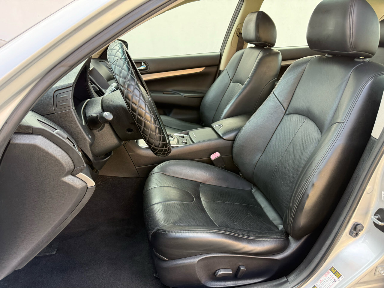 Used 2015 INFINITI Q40 AWD w/ Moonroof Package image 3