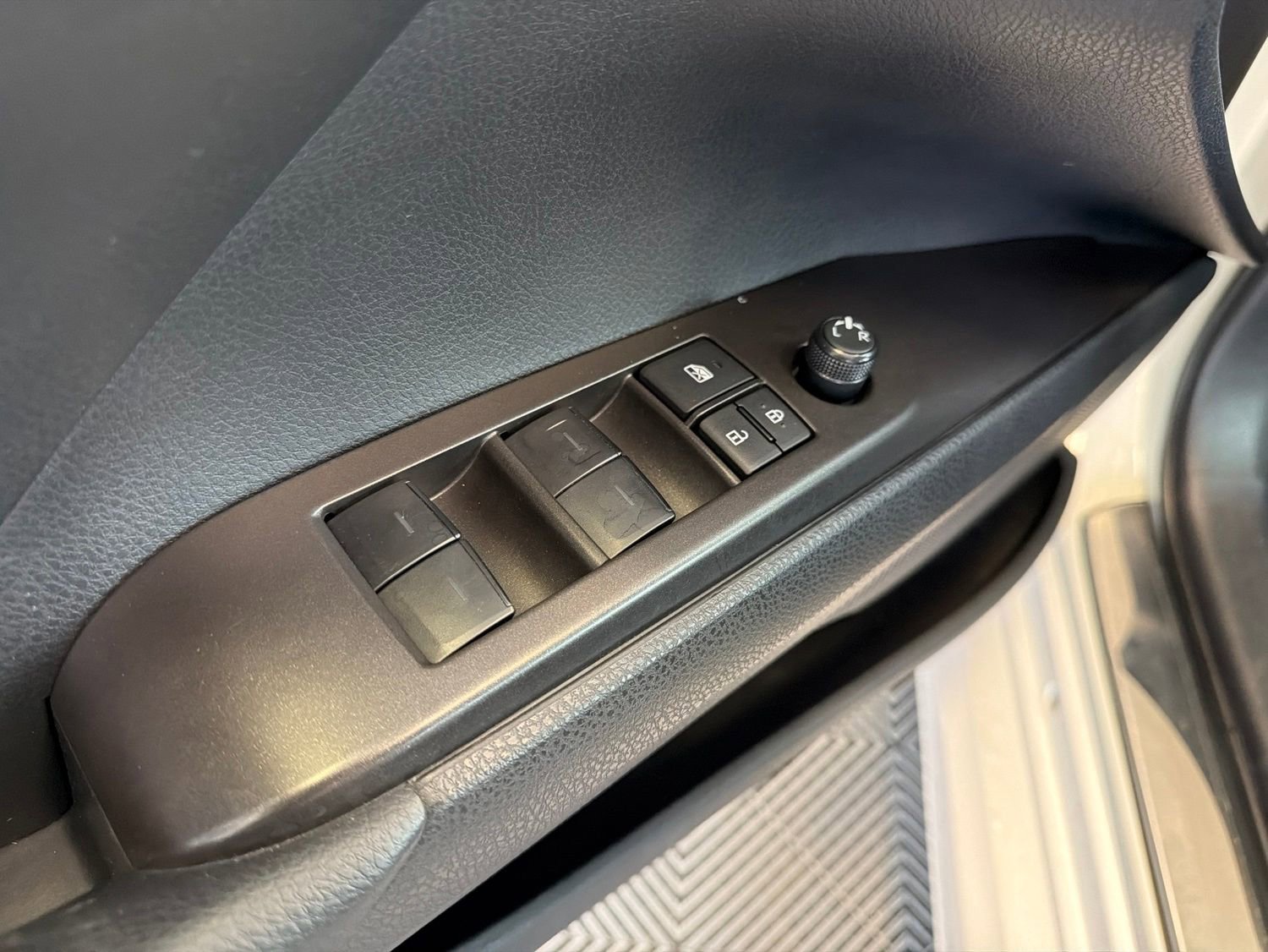 Used 2024 Toyota Camry SE FWD image 10