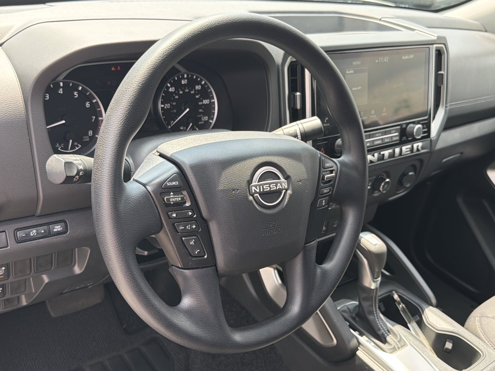 Used 2025 Nissan Frontier SV RWD image 17
