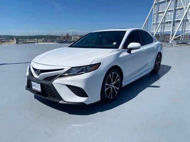 Used 2018 Toyota Camry SE w/ Moonroof Package FWD image 4