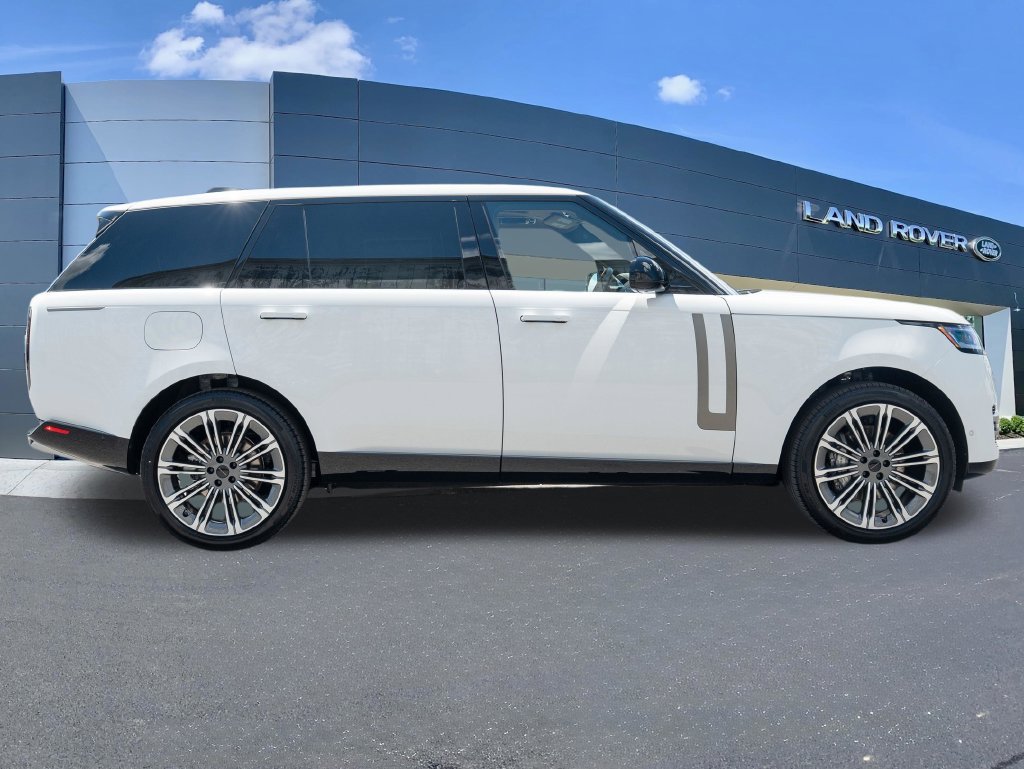 New 2026 Land Rover Range Rover Long Wheelbase SE AWD/4WD image 8