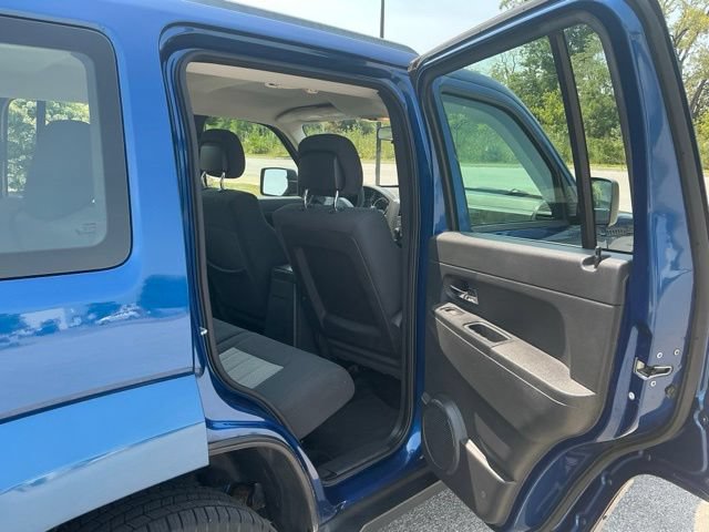 Used 2010 Jeep Liberty Sport AWD/4WD image 17