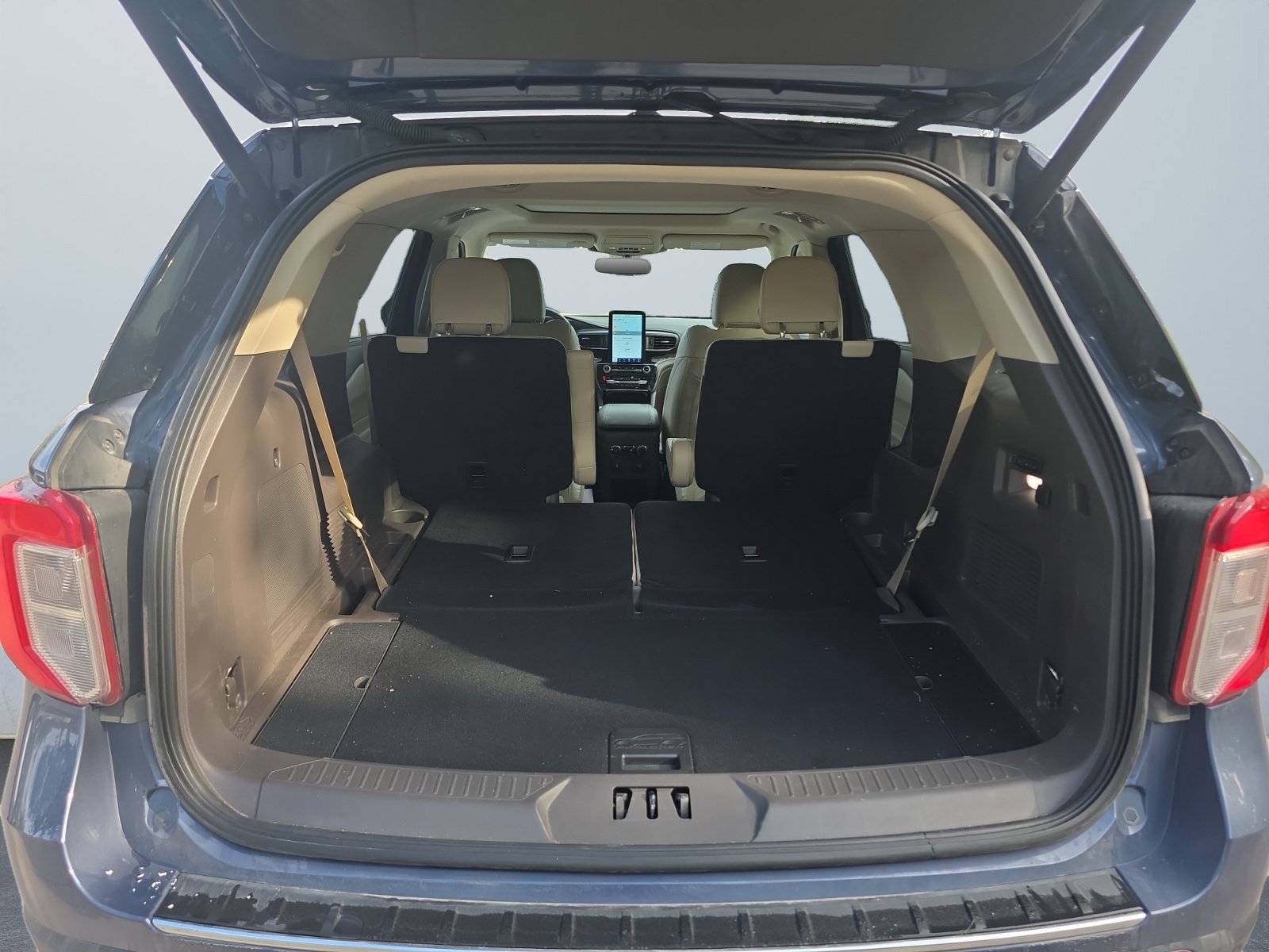Used 2021 Ford Explorer Platinum w/ Equipment Group 601A AWD/4WD image 15