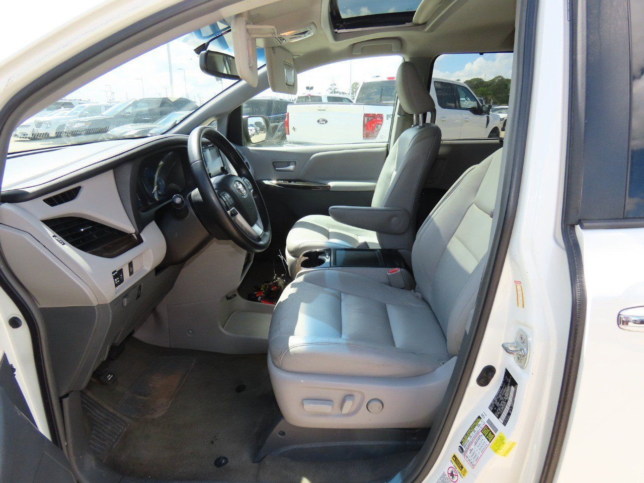 Used 2016 Toyota Sienna XLE FWD image 26