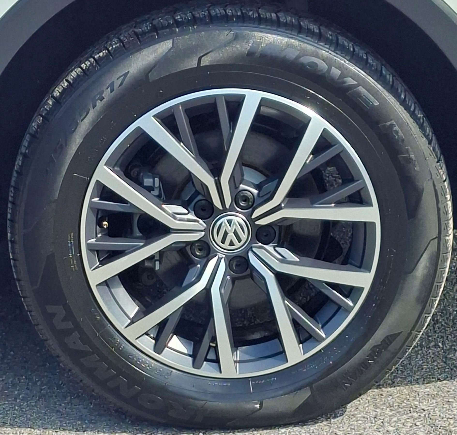 Used 2020 Volkswagen Tiguan SE FWD image 29