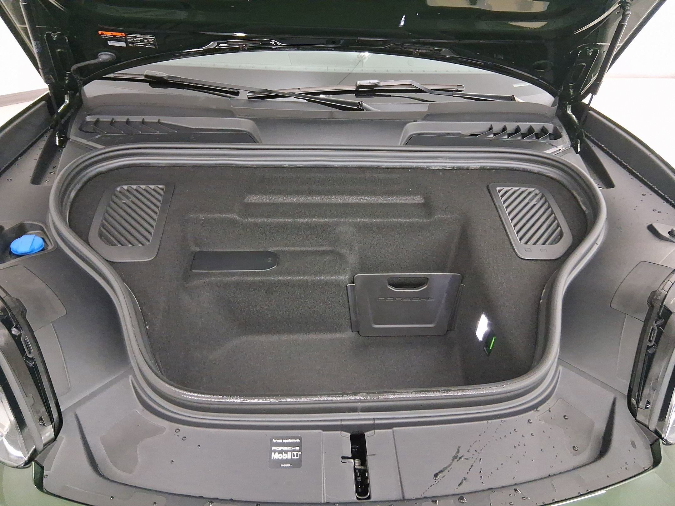 Used 2026 Porsche Macan AWD/4WD image 36